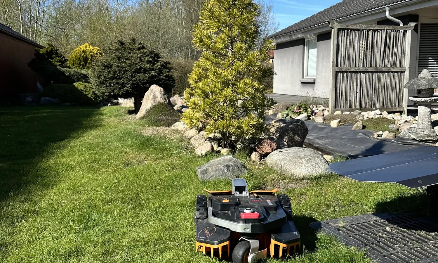 Have med plads til robotplaeneklipper og typiske spoergsmaal om installation