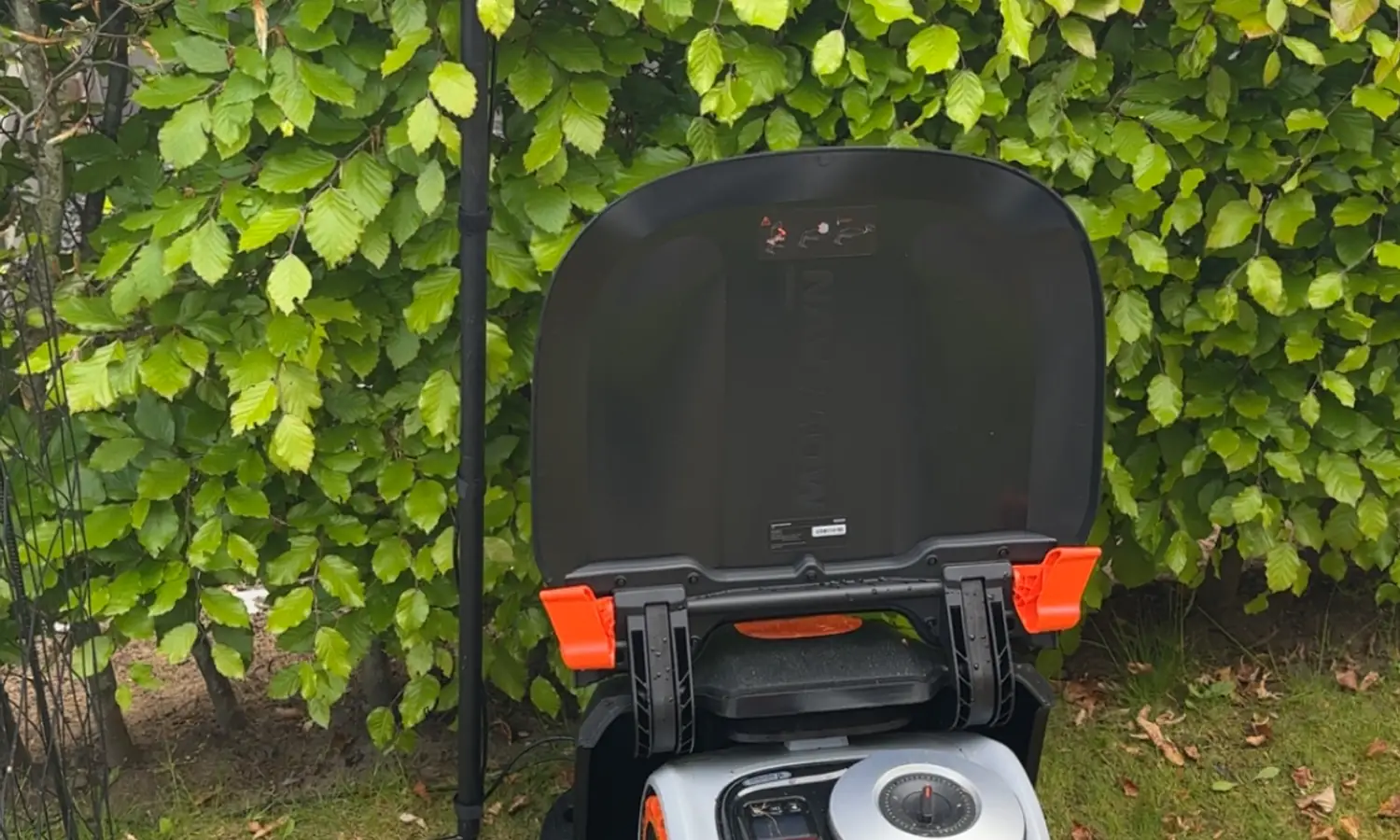 Robotplaeneklipper klar til vinterklargoering og opbevaring
