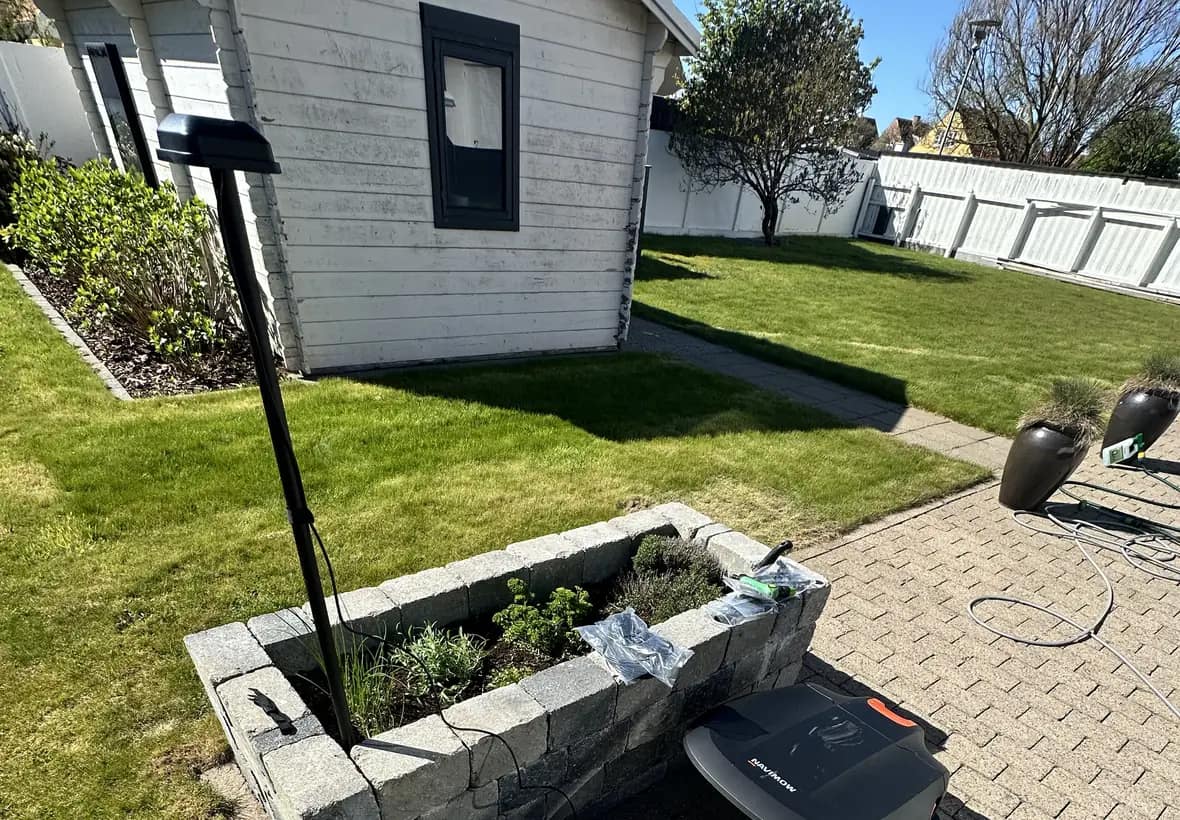 Have og ladestation placeres til Segway Navimow installation